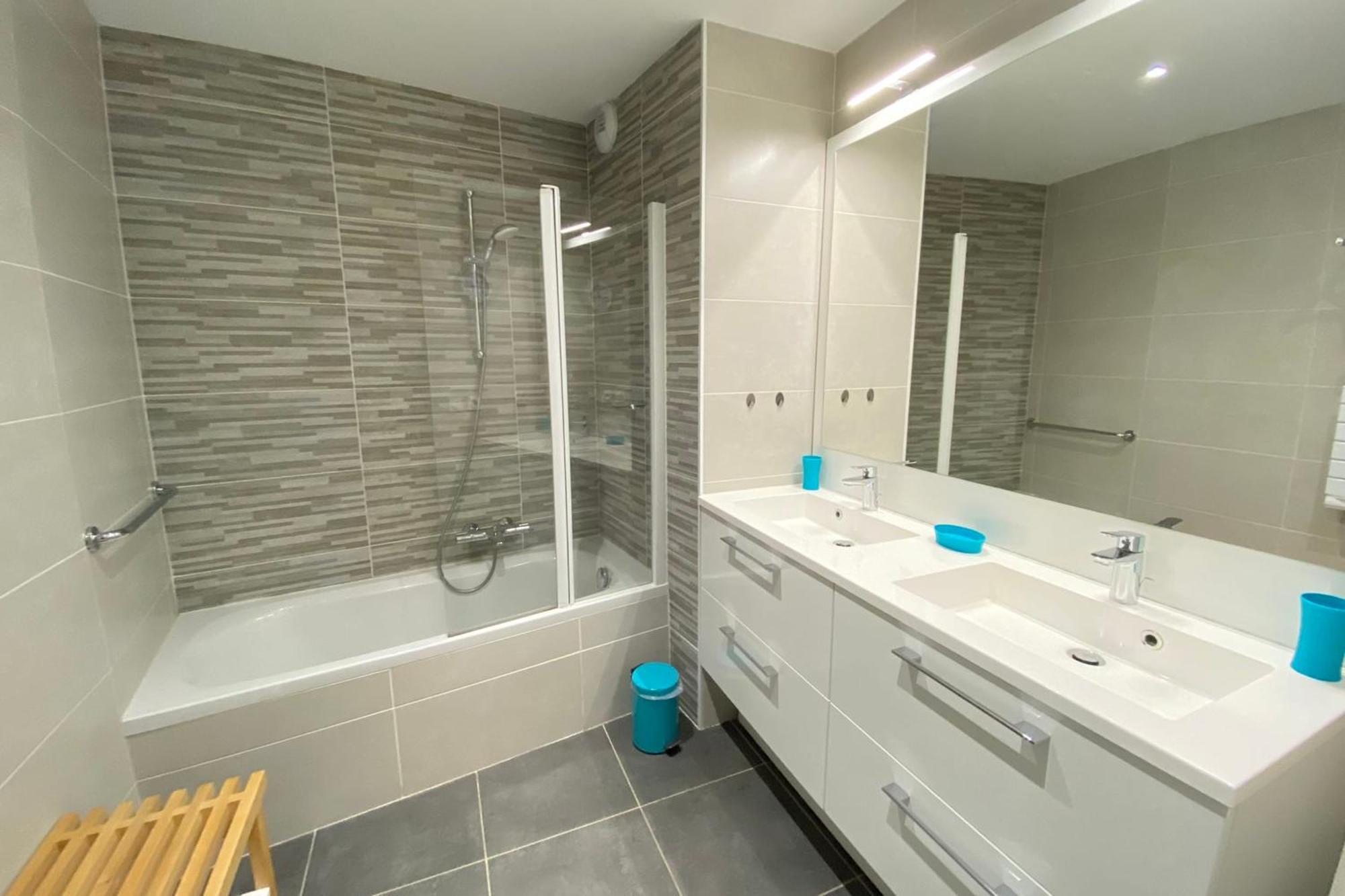 06ba - New 300m From The Apartment *